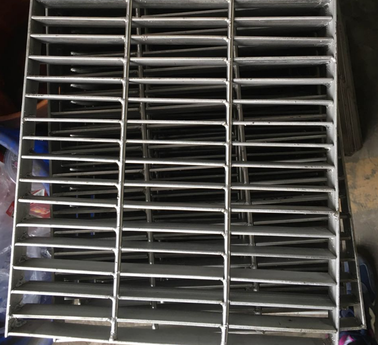 熱鍍鋅鋼格板和插接鋼格板的不同之處
